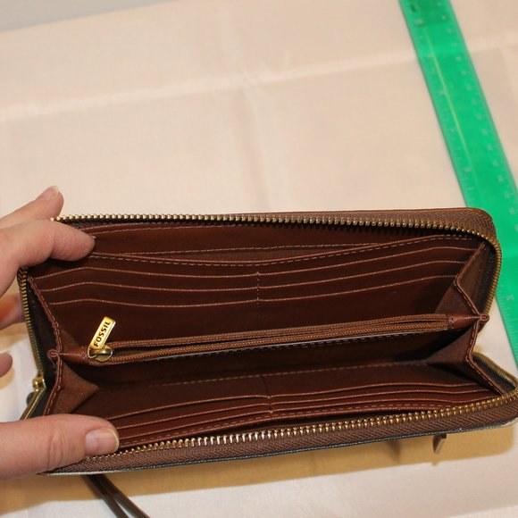 Large Fossil Wallet - Picture 3 of 3